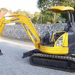 Запчасти гусеничного экскаватора KOMATSU PC220